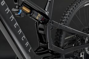Während das Signature auf Fox Fahrwerke setzt, erhält die Rockshox-Version, wie der Name schon verät, Rockshox Fahrwerke.