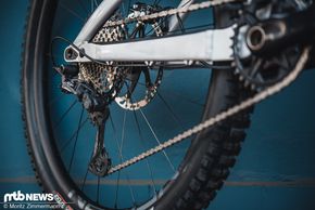 Die günstigere der beiden Komplettvarianten setzt auf einen Shimano XT-Antrieb …