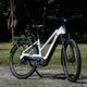100 mm SR Suntour-Federgabel und breite Reifen bis 62 mm machen das Explore E+ zum echten Crossover-Bike.