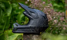 Titelbild für Artikel: Fox Rampage RS Fullface-Helm – Vorgestellt!: Leichter, besser, sicherer