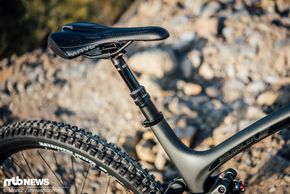 Die verbaute RockShox Reverb Stealth-Variostütze stellt in Rahmengröße L einen Verstellweg von 150 mm zur Verfügung.