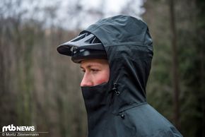 Wir fanden, die Kapuze der Protective-Jacke könnte etwas geräumiger ausfallen.