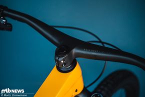 Die Bontrager Vorbau-Lenker-Kombination ist leicht und sieht schick aus, bietet allerdings keinerlei Einstelloptionen.