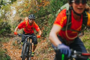 Angela und Ian sind leidenschaftliche Mountainbiker.