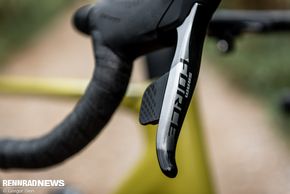 Das High-End-Gravel-Bike setzt auf die SRAM Force eTap-Schaltung in der XPLR-Version.