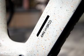 Typo und Design im „Sprenkel-Look“ sind aktuell sehr angesagt.