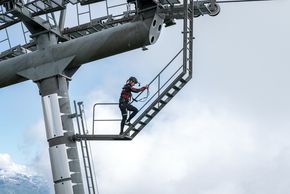 Erst muss Annika die Challenge-Aufgabe von ganz oben holen.