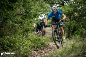 Wer in letzter Zeit mal einen XC-World Cup gesehen hat, dem wird aufgefallen sein: Die fahren ja gar nicht nur bergauf! Auch auf dem Weg nach unten geht es dort gut zur Sache.