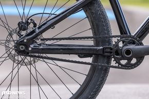 Schwarze Ketten