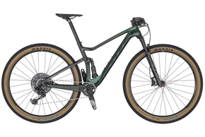 Die RC 900 Team-Variante ist für einen Preis von 3.399 € zu haben und wiegt 11,5 kg.
