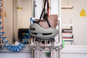 Unabhängige Tests zeigten, dass Helme mit RLS-Technologie die Rotationsgeschwindigkeit um bis zu zwei Drittel reduzieren konnten.