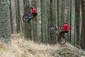 Trotz „nur“ 140 mm Federweg soll das Highlander durch seinen effizienten Hinterbau im Downhill auch mit deutlich potenteren Bikes mithalten können.