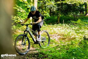 Ich bin kein Pierron – das Rad mit so viel Vertrauen auf die Kante zu werfen gelingt mir nicht immer.