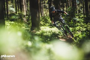 In Kurven fehlt ein wenig das verspielte und agile Fahrgefühl, das man von Hardtails kennt