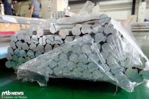 Über Aluminiumprofile gesprochen: Tektro lässt diese bereits in Formen anliefern, die den weiteren Verwendungszweck vermuten lassen.