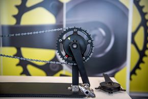 In dieser Kurbel schlummert eine Technik, die einen schnellen Übersetzungswechsel per Rücktritt zulässt.