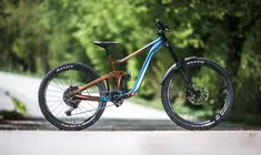 Titelbild für Artikel: Giant Reign SX V2 im Test: Der Freeride-Preiskracher mit Potenzial
