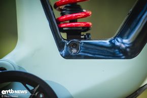 Das Relay und das Relay PNW teilen sich den gleichen Rahmen, die PNW-Variante stellt mit mehr Dämpferhub 170 mm Federweg zur Verfügung