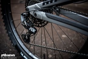 Die SRAM NX Eagle-Schaltgruppe ist für zuverlässige und knackige Gangwechsel zuständig.
