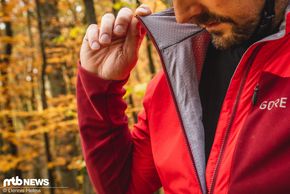 Das „Alpha Isolation“-Material von Polartec soll für Wärme im Frontbereich sorgen.