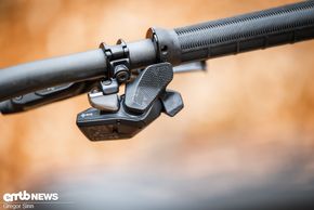 Am Lenker setzt Giant auf den meines Erachtens besten SRAM-Controller