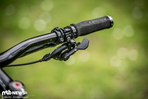 Der NX Eagle-Trigger mit seinen beiden Schalthebeln. Montierbar mit Lenkerschelle und MatchMaker-kompatibel.