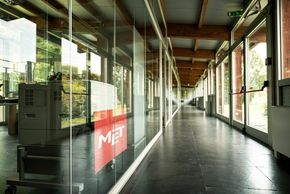 Offen, lichtdurchflutet und angenehm ruhig
