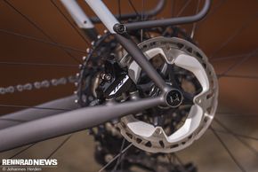 TRP Scheibenbremsen sind mit Gevenalle-Hebeln kombiniert.