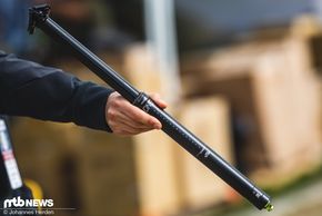 Die neue OneUp Components Dropper Post verfügt über satte 210 mm Verstellweg