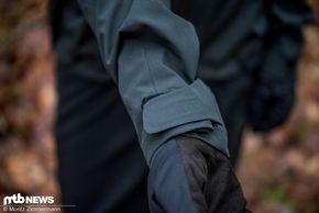 Die Ärmel haben eine gute Länge und reichen weit über den Bund des Handschuhs hinaus.