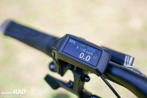 Kompaktes Bosch Purion 200 Display zeigt alle wichtigen Fahrdaten übersichtlich direkt am Lenker.